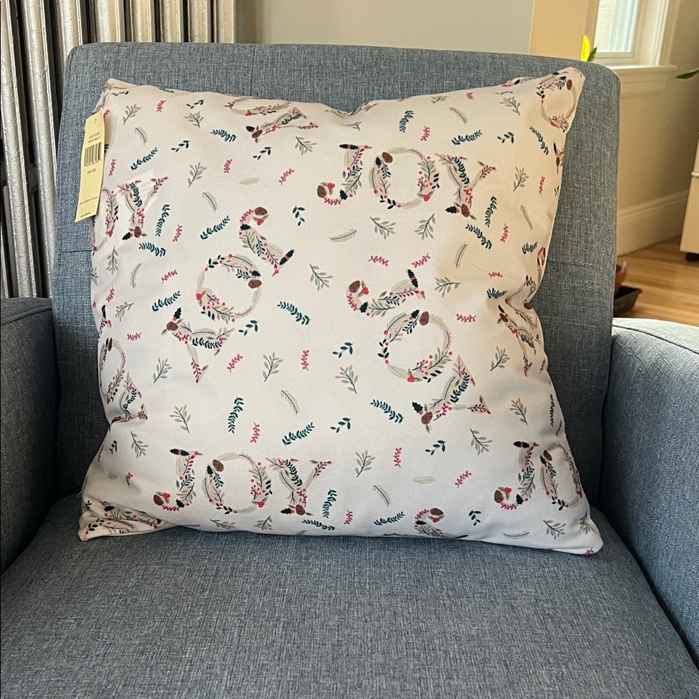 NWT White Patterned Throw Pillow
